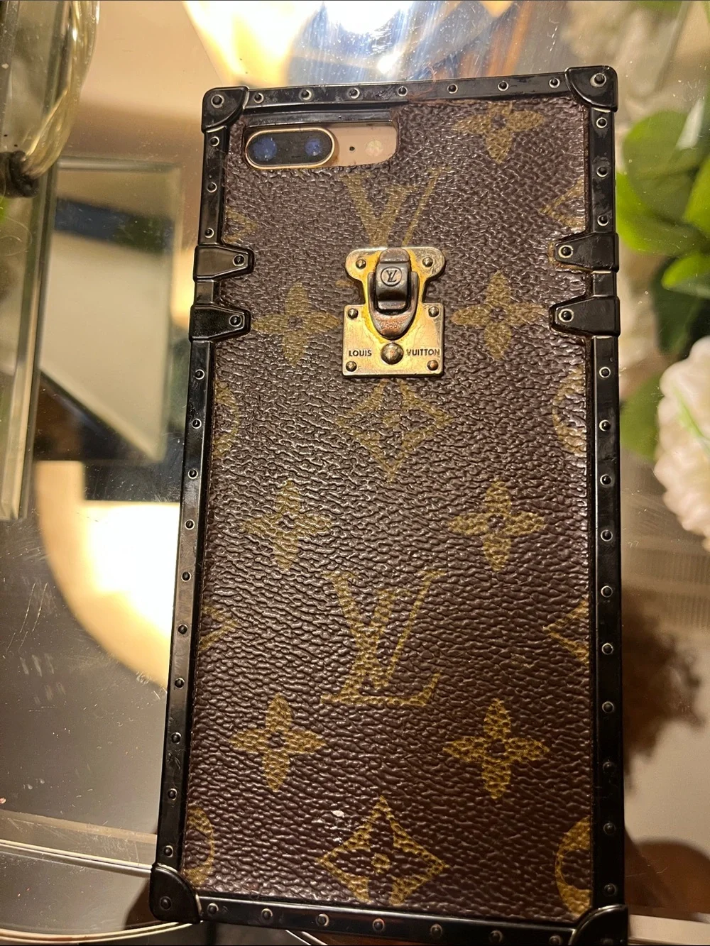 😁😁😁Apple iPhone 8 Plus. LV case❤️ Works perfectly with no problems